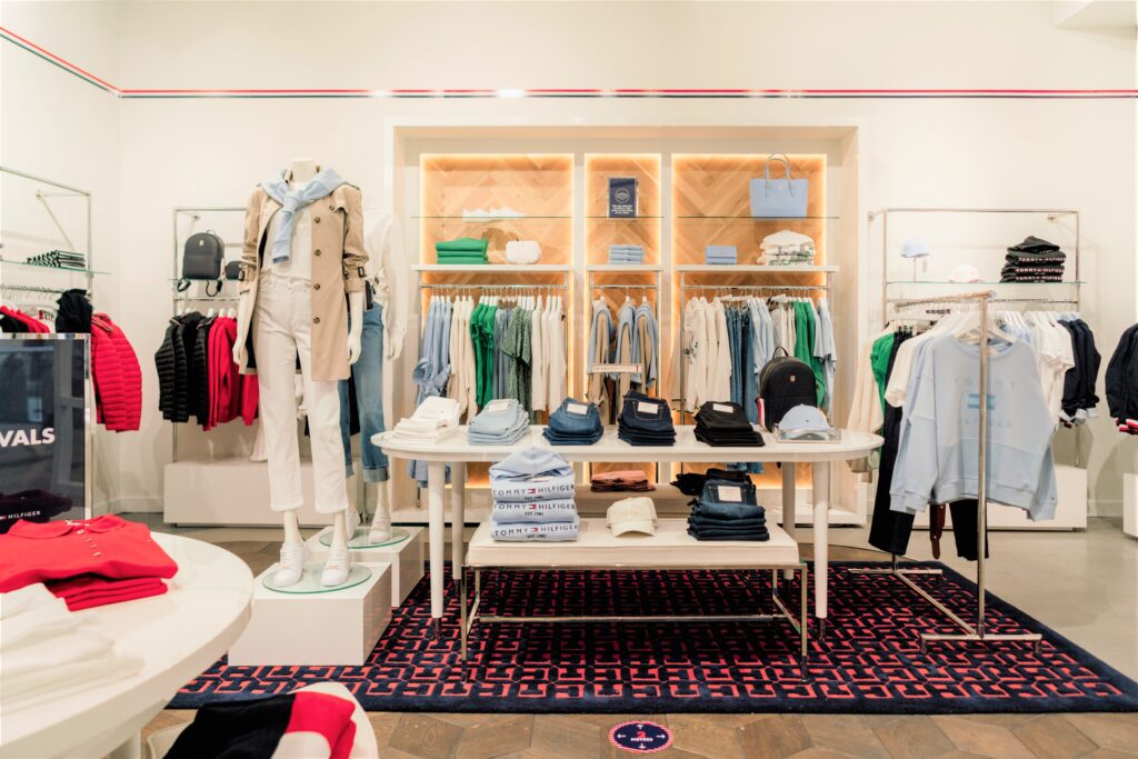 innovation uddrag fortvivlelse Tommy Hilfiger opens new store at Lakeside - Retail Focus - Retail Design