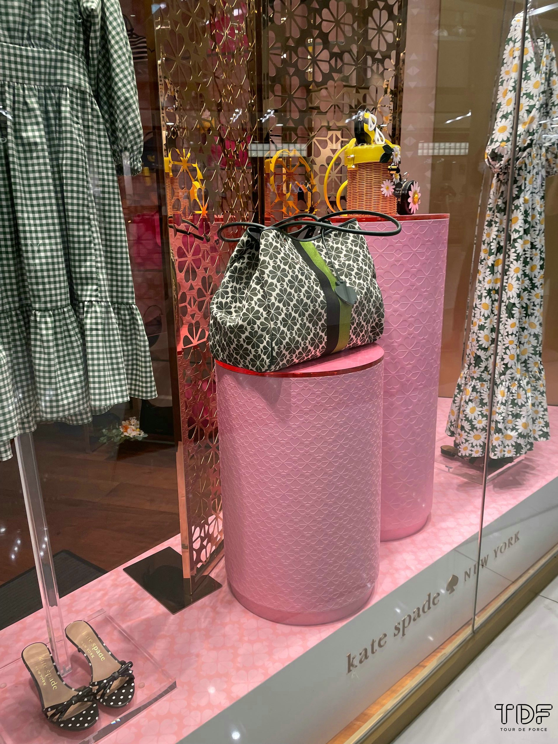 Choosing the Best Materials for Visual Merchandising Concepts in Luxury