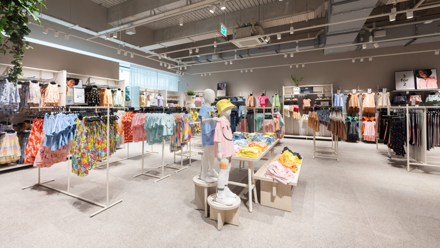 H&M opens doors to new Braehead store, Glasgow - Retail Focus