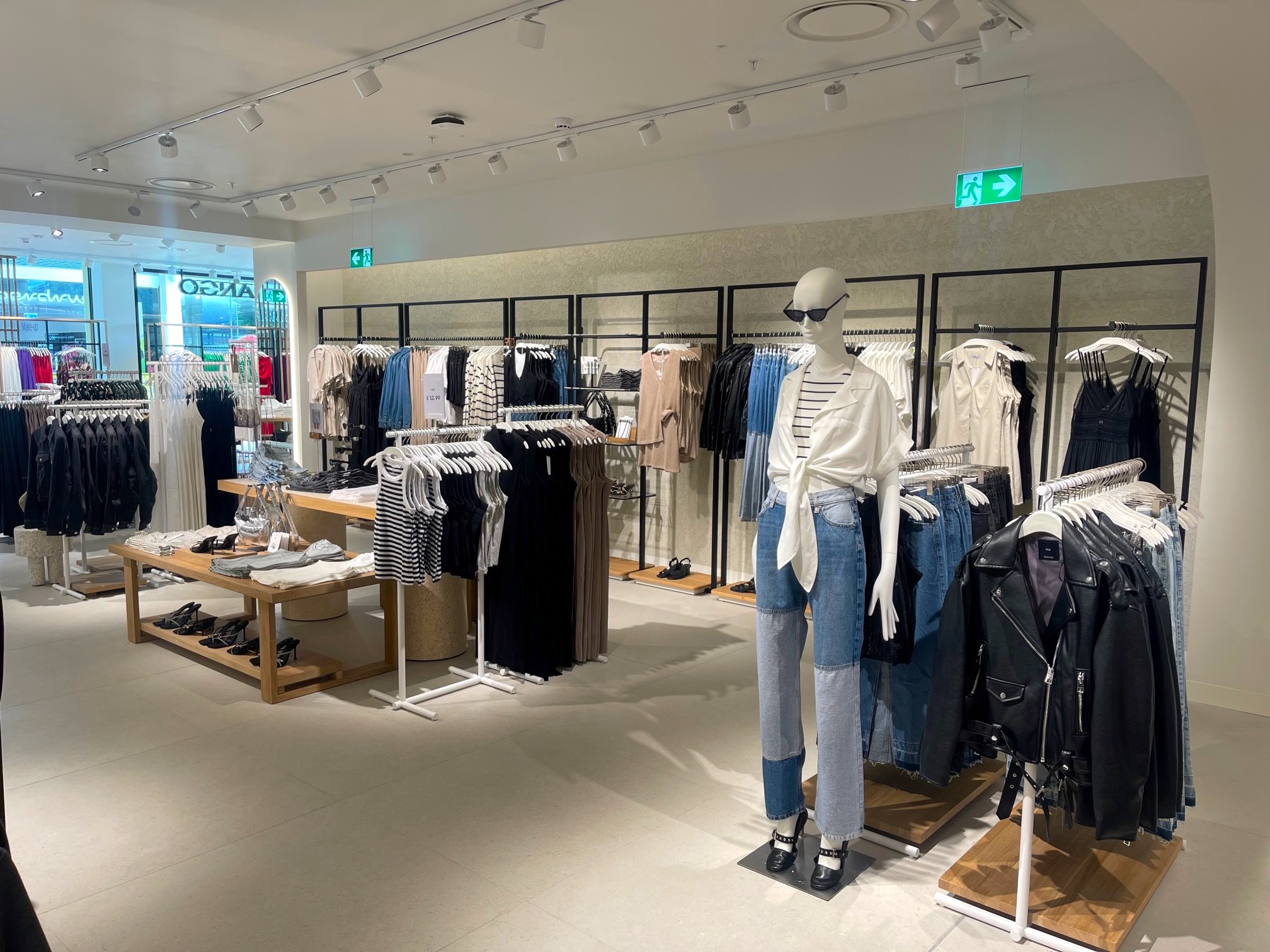 Mango opens new flagship store at centre:mk - Retail Focus - Retail Design