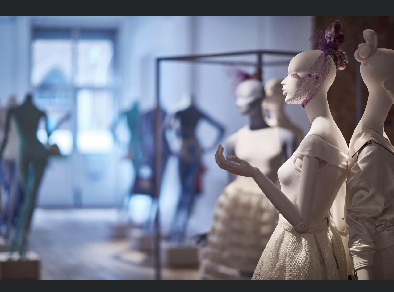 Using a Mannequin as a Visual Merchandising Tool - Mannequin Mall